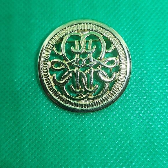 Elegant Gold-Tone Brooch - Picture 3 of 3